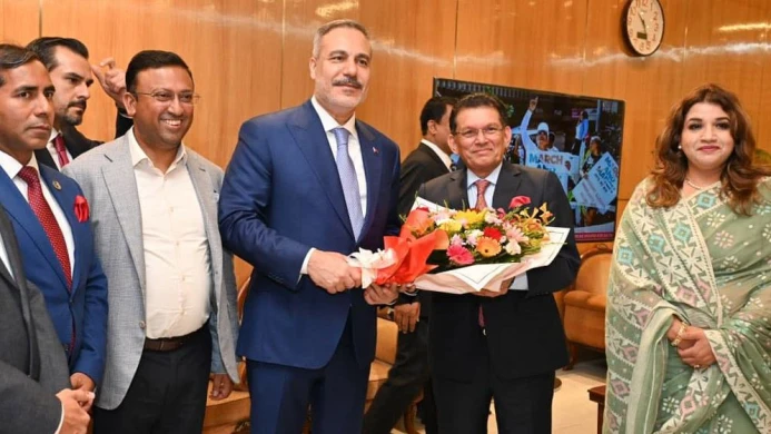 Turkish Foreign Minister Arrives in Dhaka
