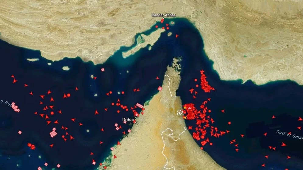 IRGC Forces US Navy to Retreat in the Strait of Hormuz