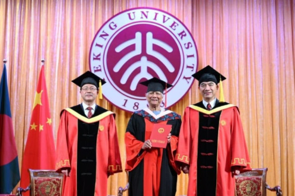 Mohammed Yunus received an honorary doctorate degree from Chinese University