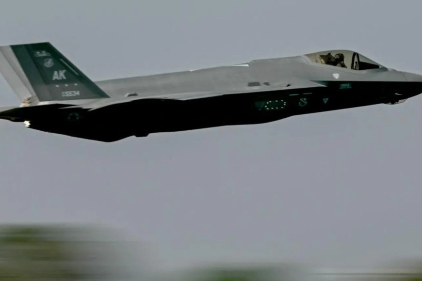 India faces a crucial choice in modernising its air force - but is a cutting-edge American fighter jet the answer