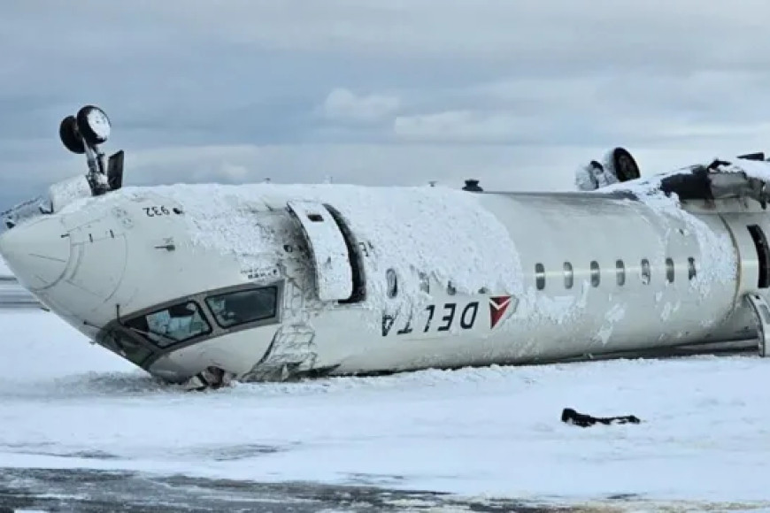 Passengers on crashed Toronto plane offered US$30,000 each
