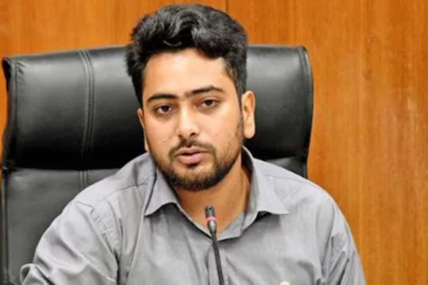 Has Nahid Islam resigned as adviser?