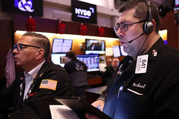 US stock markets fall amid trade war fears